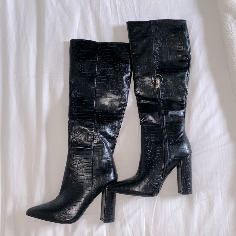 Trendy knee high black Bellini Milla boots (size 8)